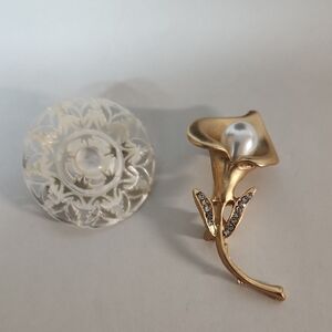 Vintage Gold Calla Lily And Mother Of Pearl Brooch
